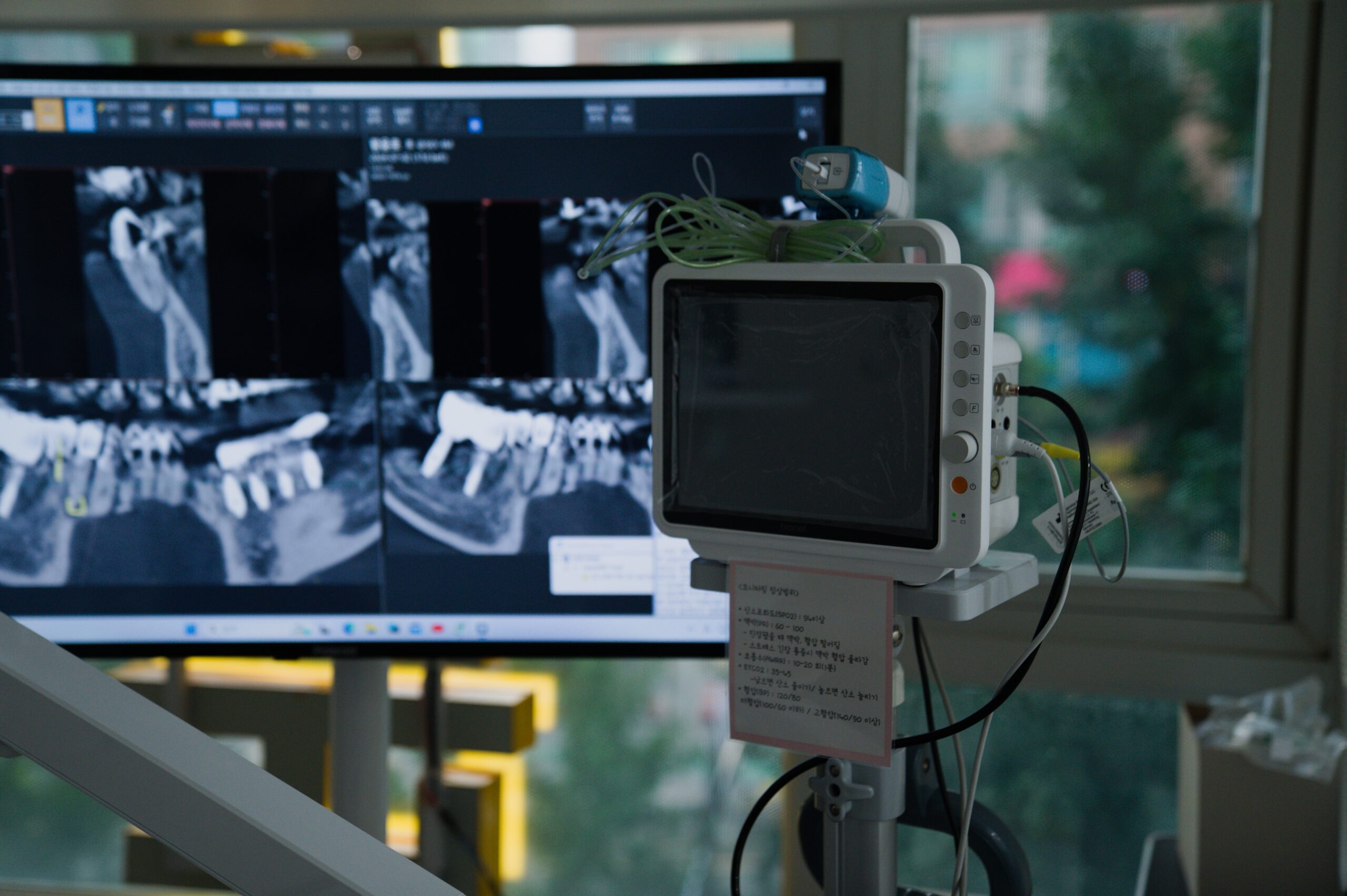 매탄동 치과 더에스플란트 조홍재 원장 상담